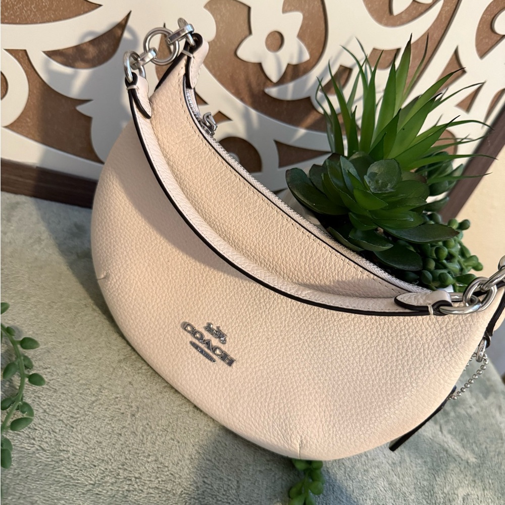 Coach Off-White Leather Shoulder Bag
